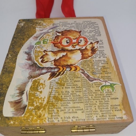 Handcrafted Vintage Wooden Cigar Purse Anthropomorphic Owl with Red Ribbon - Picture 8 of 9